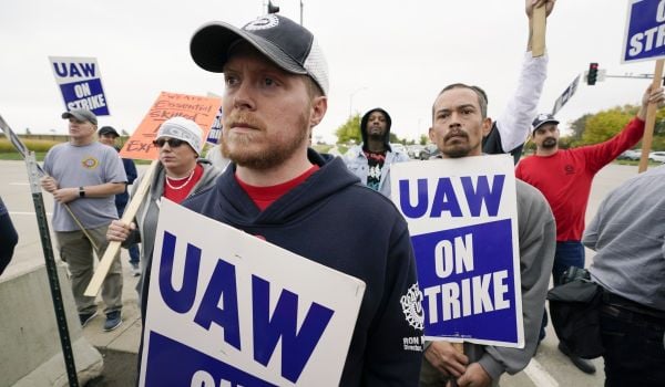 UAW workers on strike at John Deere plant