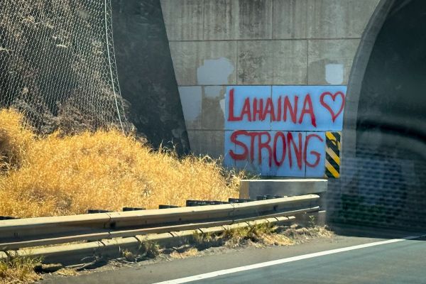Tag at entrance of tunnel that reads, 'Lahaina Strong'