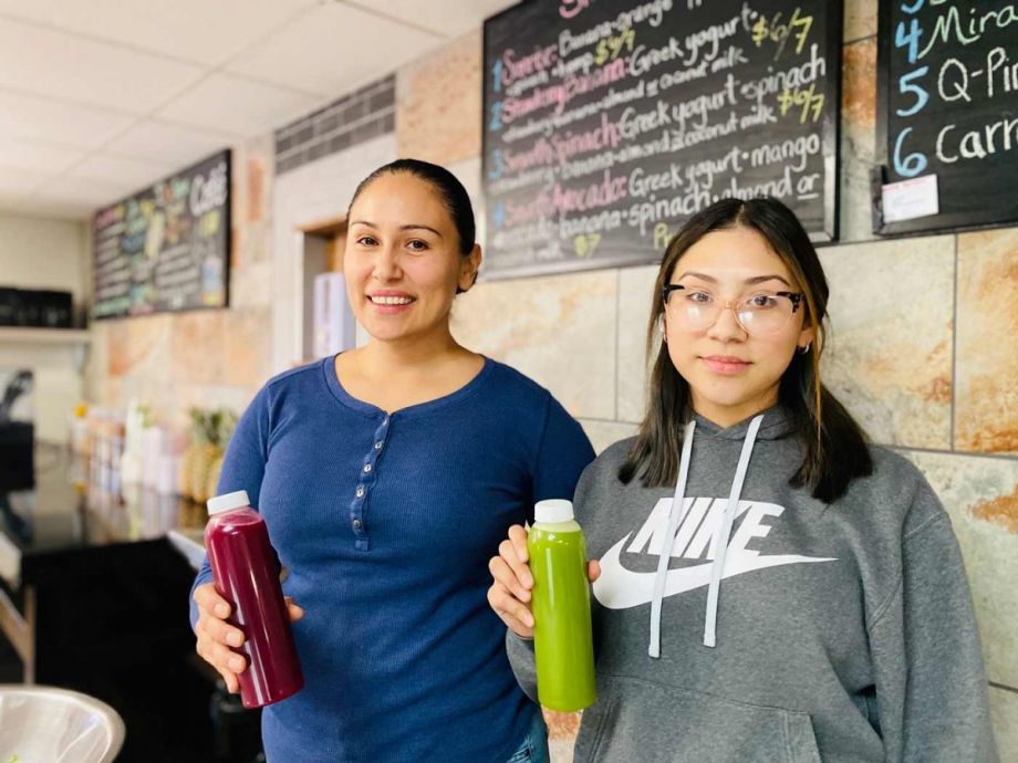 Mayra Torres, left, and her daughter Alonda, the duo that runs L'ArteSano Cafe & Juice Bar,