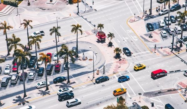 An intersection in downtown Miami with parking dividing directions of traffic