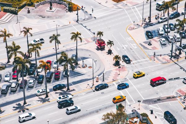 An intersection in downtown Miami with parking dividing directions of traffic