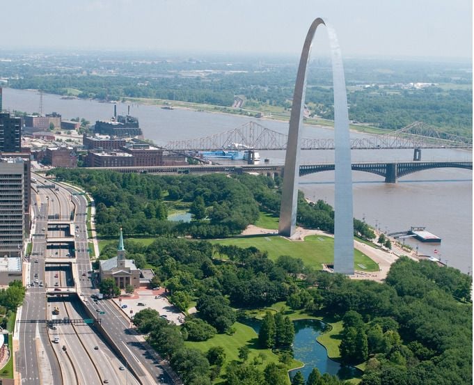 City looks to build 'pedestrian view deck' for Gateway Arches near